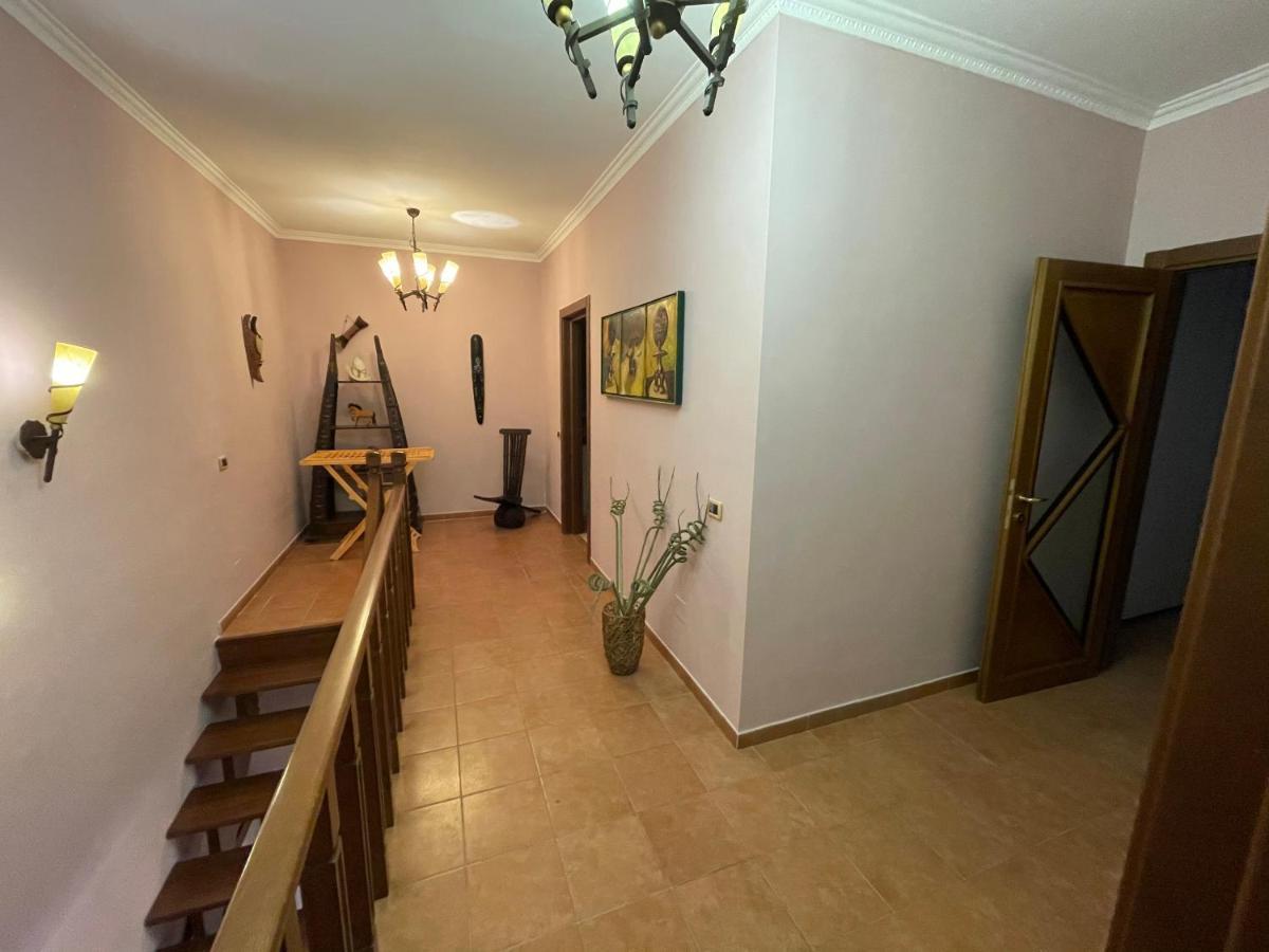 Mak Apartments Tirana Buitenkant foto